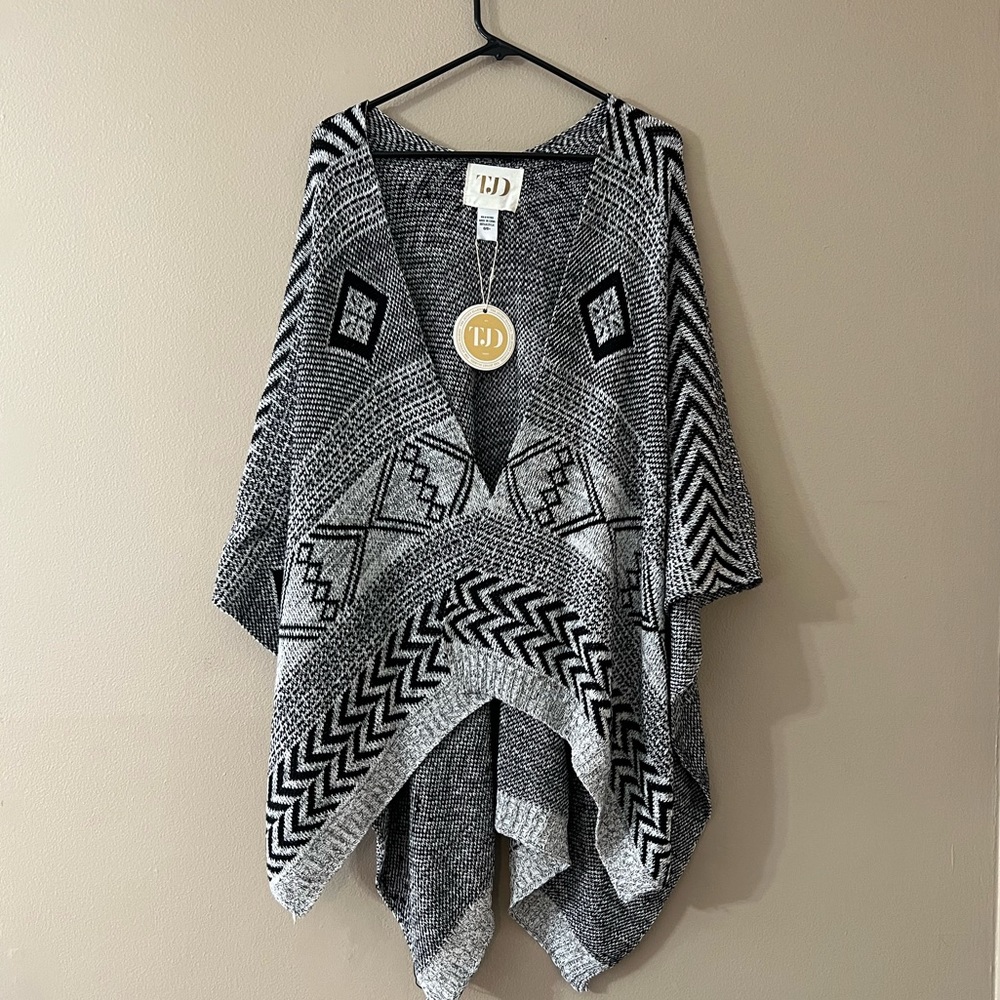 *NWT* Jetset Diaries Black and Grey Poncho OS+